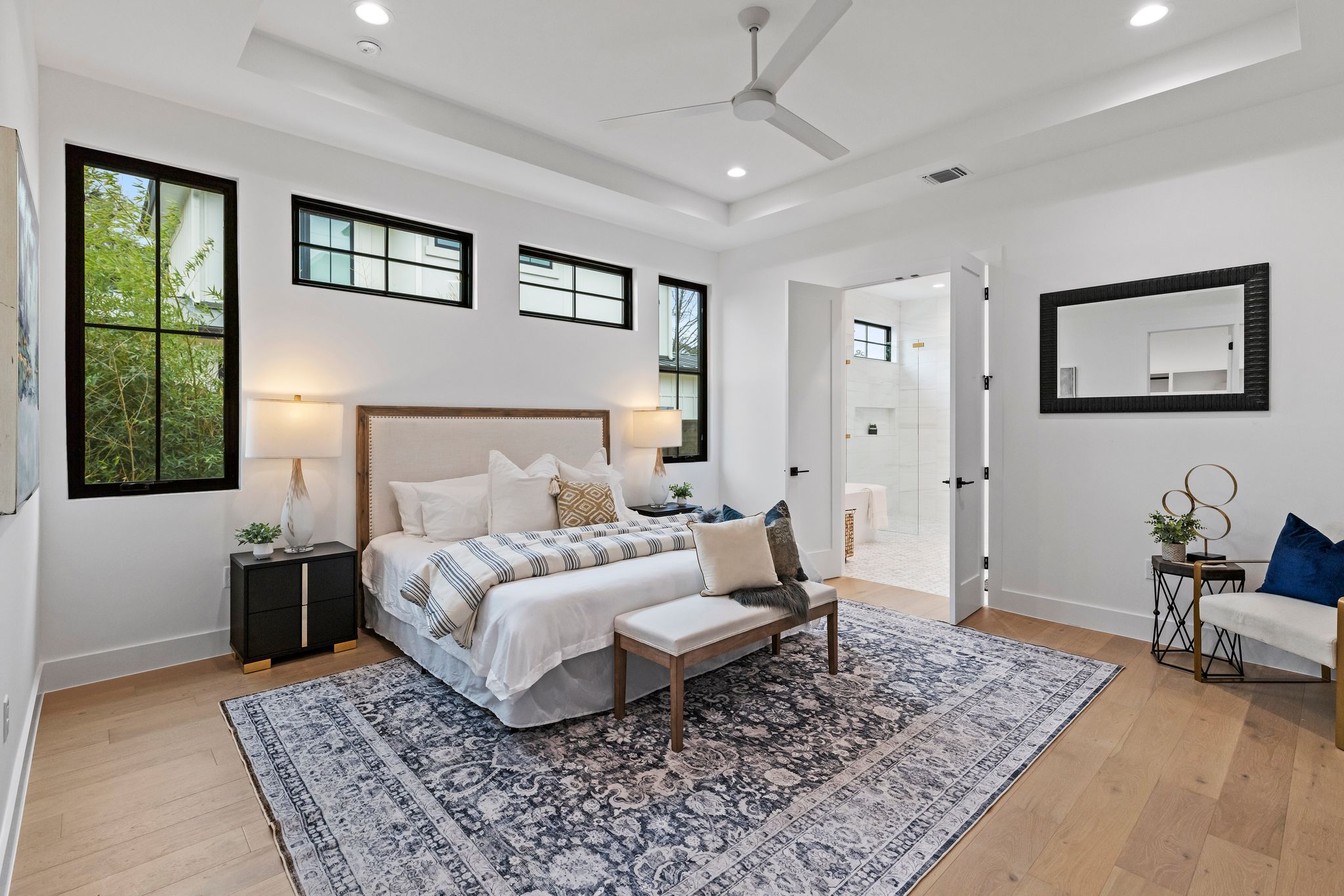 Bright Apartment Near Foothills